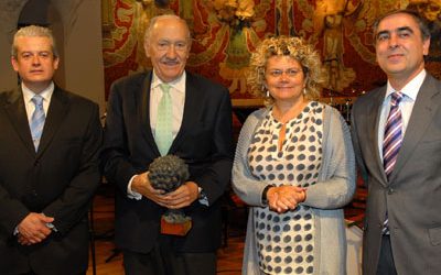Ediciones Mayo premia a FEC por su labor divulgativa de la sanidad