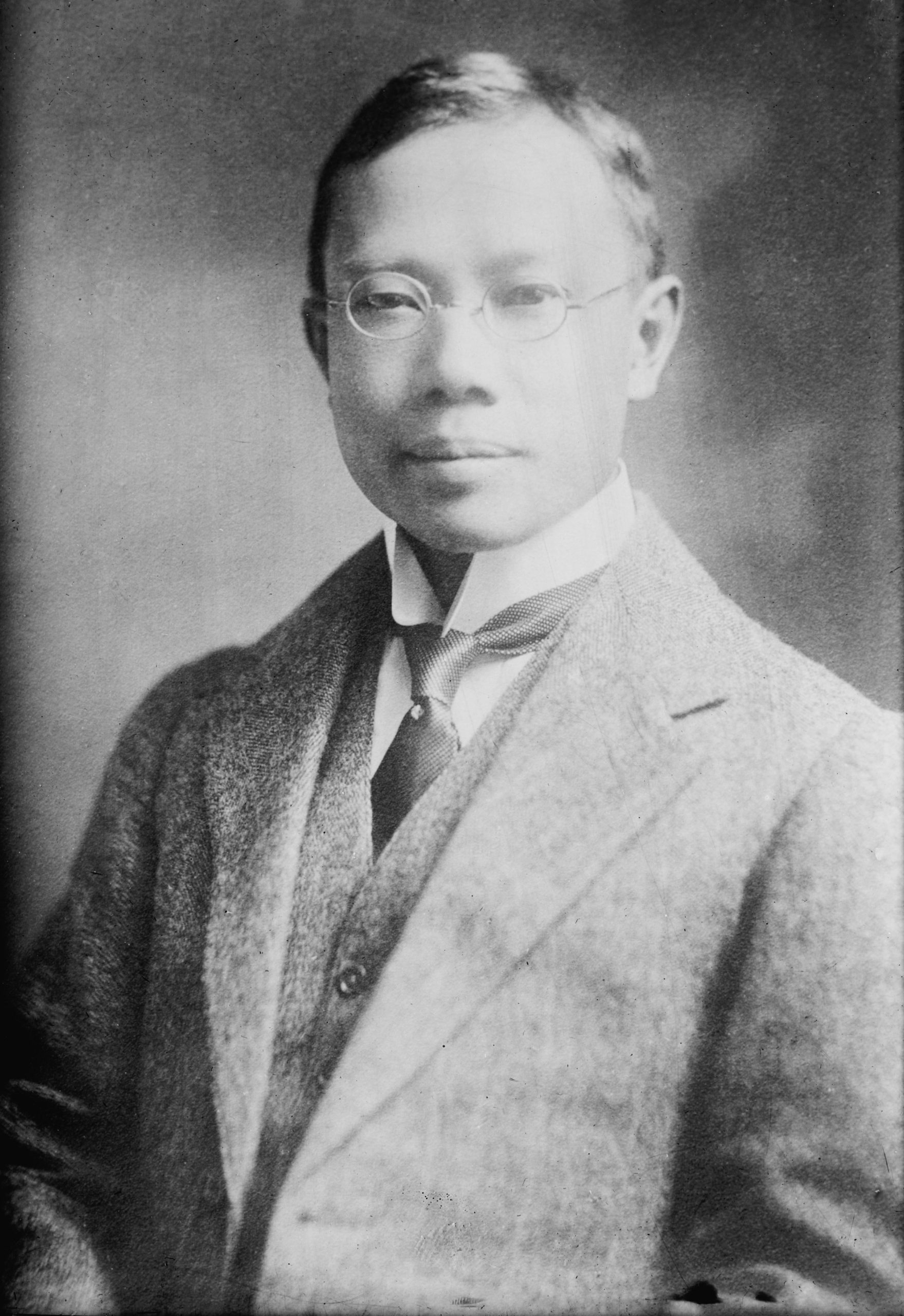 Black and white photograph of Dr. Wu Lien teh